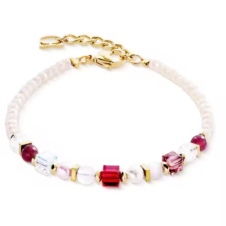 Armband Princess Mix
De armband zet de mix van bergkristal, glasparels en Swarovski&reg; kristallen voort. Het sieraad heeft een lengte van 18 + 3 cm en een breedte van 0,4 cm. De afwisseling van kubusvormige kristallen en ronde stenen sluit met een stevige vergulde karabijnsluiting.