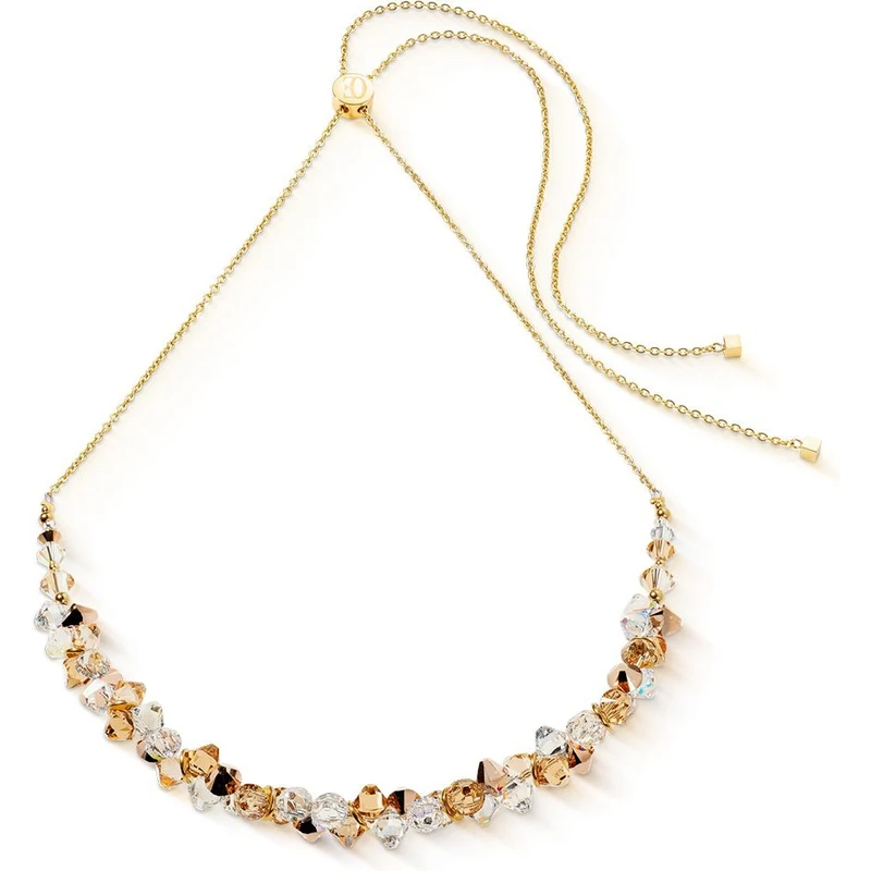 Laat je meevoeren in een betoverende dans van kleuren en schittering met de 4639/10-1016 Dancing Crystals goudkleurige collier van Coeur de Lion. Dit onge&euml;venaarde sieraad vangt de essentie van elegante eenvoud, terwijl het een vleugje sprankeling toevoegt aan elke outfit. Het collier, vervaardigd uit edelstaal, is subtiel goudkleurig en pronkt met verfijnde Swarovski-kristallen die in een wervelwind van meerkleurige tinten schitteren. Met een verstelbare lengtemaat van 30 cm tot 70 cm en een breedtemaat van 10 mm, past deze creatie zich moeiteloos aan jouw stijl en outfit aan.

Dames, dit juweel is de perfecte aanvulling op je sieradencollectie. Of je nu een chique diner bijwoont, een avond uit in het verschiet hebt of simpelweg je dagelijkse look wilt verfraaien, de 4639/10-1016 Dancing Crystals collier van Coeur de Lion maakt elke gelegenheid onvergetelijk. Het samenspel van kleuren en de fonkelende kristallen maken je look niet alleen compleet maar ook uniek. Het is de ultieme expressie van verfijnde smaak en persoonlijke stijl, een presentatie van jezelf die nooit onopgemerkt zal blijven. Laat je verleiden door de tijdloze schittering en ontdek hoe dit collier jouw schoonheid benadrukt.