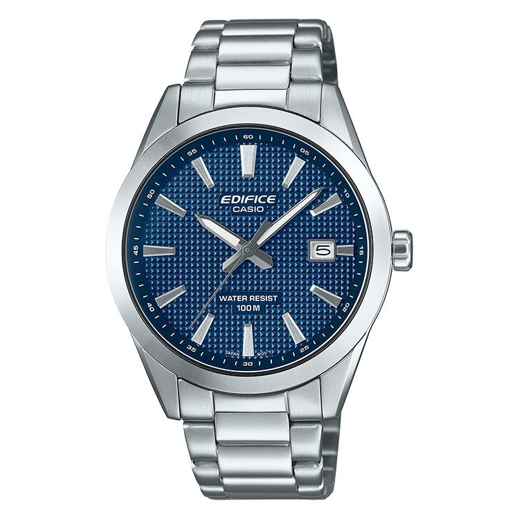 De CASIO EDIFICE HERENHORLOGE EFV-160D-1AVEF heeft een stijlvolle zilverkleurige roestvrijstalen kast en band, analoge tijdsaanduiding en een zwarte wijzerplaat met strepen als index. Voorzien van een datumaanduiding en aangedreven door een betrouwbaar quartz-uurwerk. Perfect voor dagelijks gebruik of formele gelegenheden. Combineer met zowel casual als zakelijke outfits voor een verfijnde look.