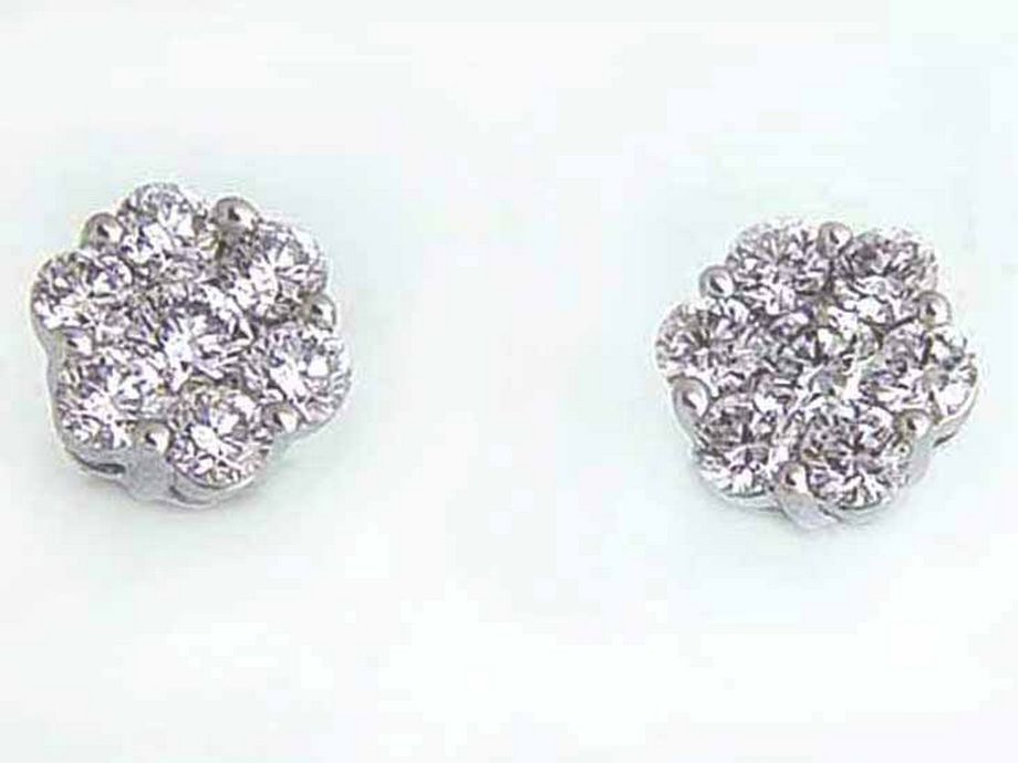 Elegante Giorgio Visconti oorstekers in 18 karaat witgoud, verfijnd afgewerkt met briljant geslepen diamanten voor een subtiele, tijdloze schittering en Italiaans vakmanschap.