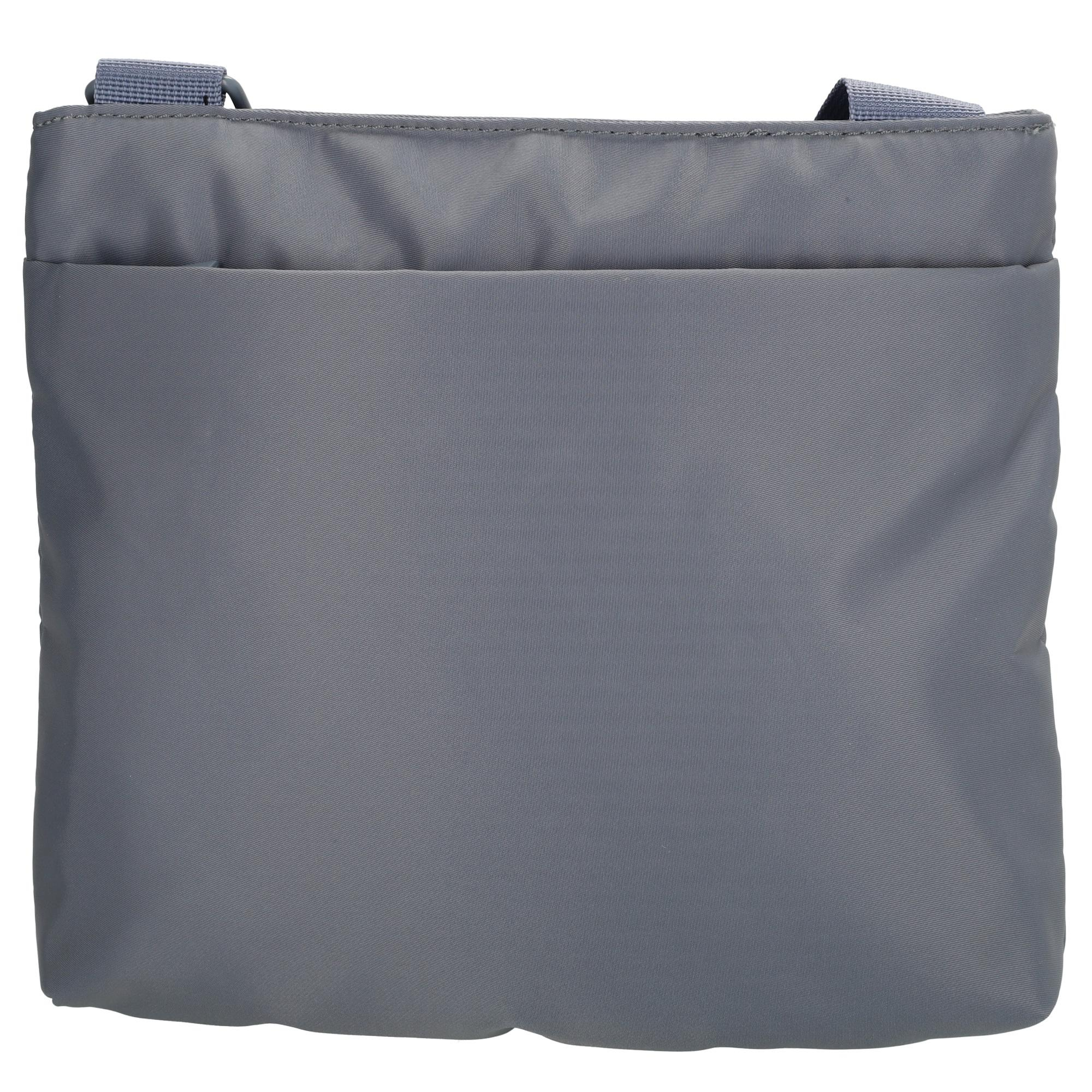 De Duomo crossbody van Beagles is de perfecte tas voor wie op zoek is naar praktische opbergruimte met een stijlvol ontwerp. De tas is voorzien van een verstelbare schouderband, waardoor je hem comfortabel handsfree kunt dragen op de gewenste hoogte. Aan de voorkant van de tas bevindt zich een groot ritsvak voor snelle toegang tot je spullen, en aan de achterkant vind je nog een extra ritsvak. Binnenin biedt de tas een telefoonvak en een ritsvak, zodat je je spullen georganiseerd kunt opbergen. De ideale tas voor dagelijks gebruik, met genoeg ruimte voor al je essentials!

Kenmerken:

Verstelbare schouderband
Ritsvak aan de voorkant
Ritsvak aan de achterkant
Telefoonvak aan de binnenkant
Ritsvak aan de binnenkant
Lichtgewicht ontwerp