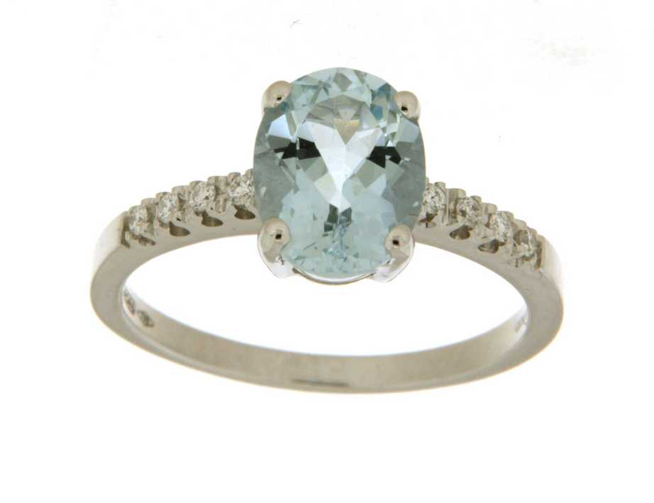 Elegante Giorgio Visconti ring  in 18 karaat witgoud, verfijnd afgewerkt met schitterende diamanten en Aquamarijn. Een tijdloos en luxueus ontwerp met Italiaanse finesse en klasse.
