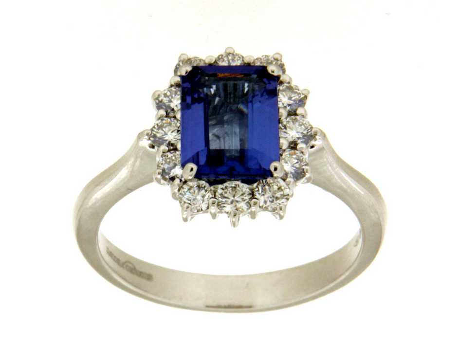 Elegante Giorgio Visconti ring in 18 karaat witgoud, verfijnd bezet met Tanzaniet en fonkelende diamanten. Een tijdloos en luxueus ontwerp met subtiele Italiaanse elegantie.