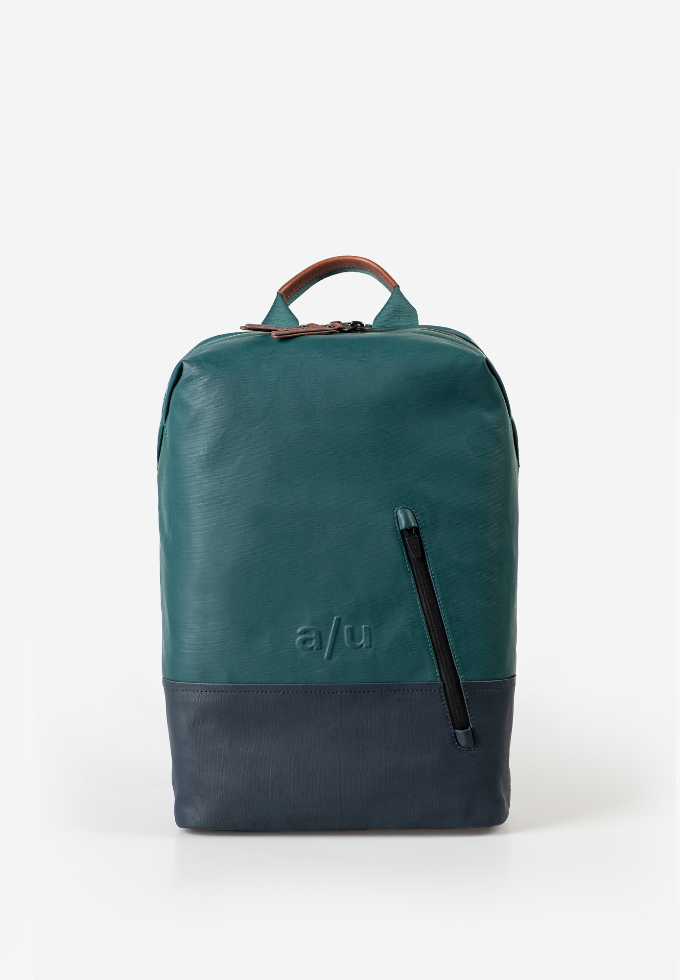 Deze prachtige Japanse Hamamatsu-rugzak van AuntsandUncles is gemaakt van hoogwaardig waterafstotend canvas materiaal en heeft een stijlvolle natuur kleur. De rugzak is ontworpen om comfortabel te dragen, met verstelbare schouderbanden en een handvat aan de bovenkant. Met zijn handige formaat van 13 inch is deze rugzak ideaal voor dagelijks gebruik. Een must-have accessoire voor elke stijlbewuste persoon!

Aan de binnenkant uitgerust met diverse vakken:
Insteek vak,
telefoonvak,
2 vakken voor een pen,
ritsvak
beschermd notebook vak.

Afmetingen:
Hoogte 40cm x breed 26cm x diep 11cm

