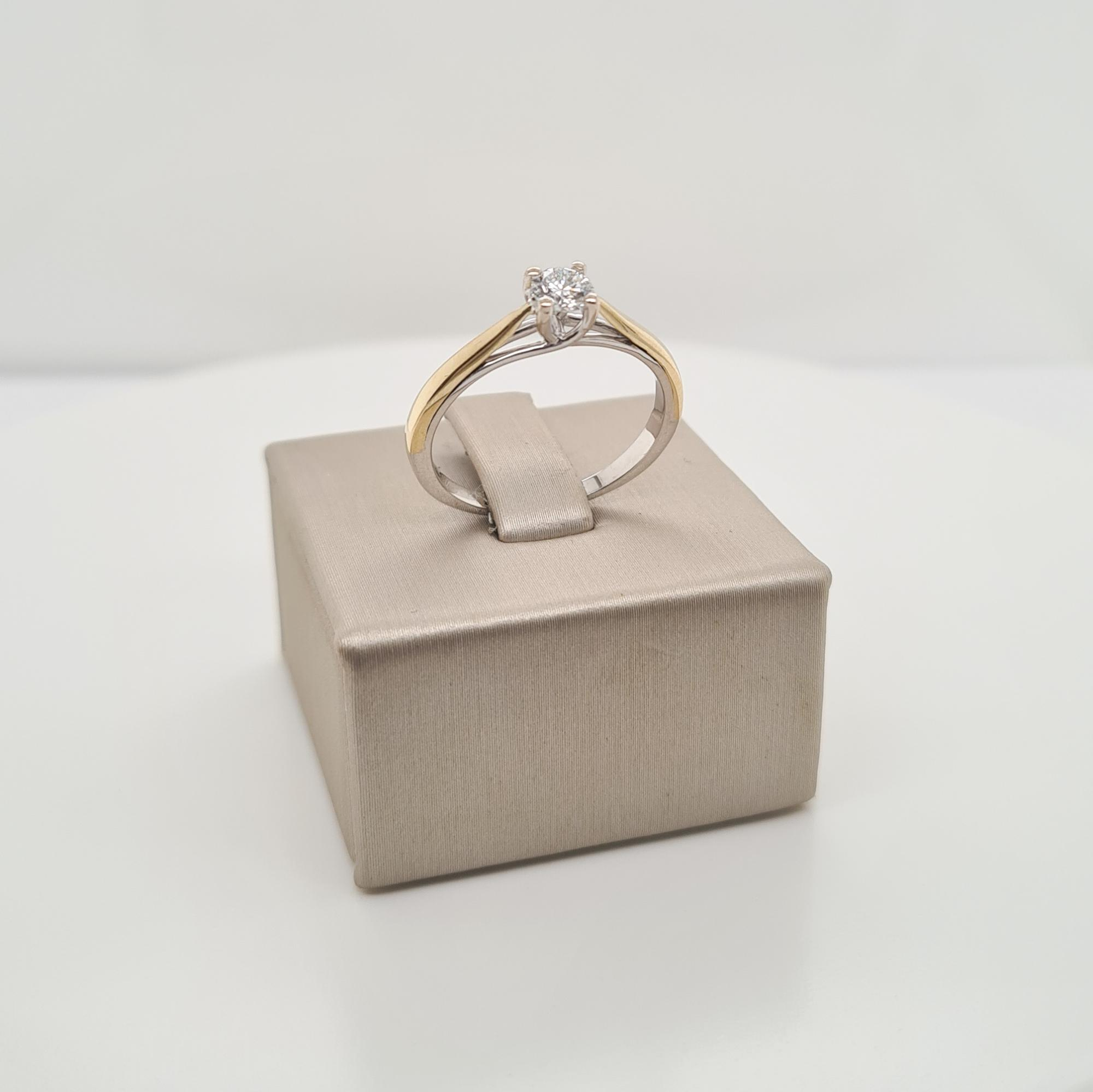 14krt gouden ring met diamant
