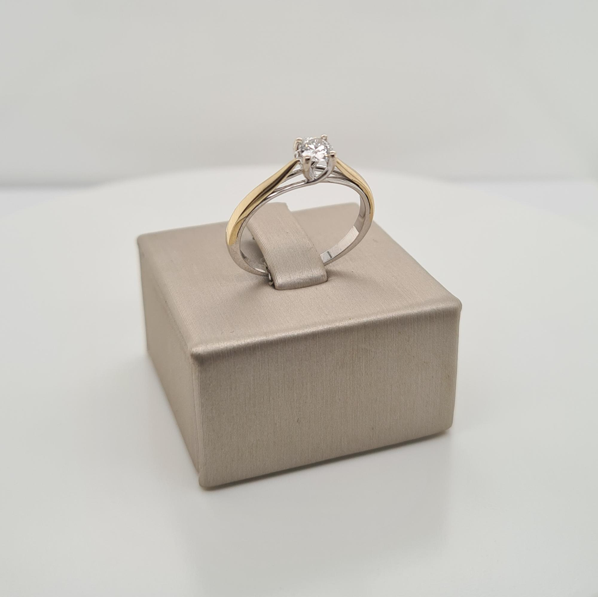 14krt gouden ring met diamant