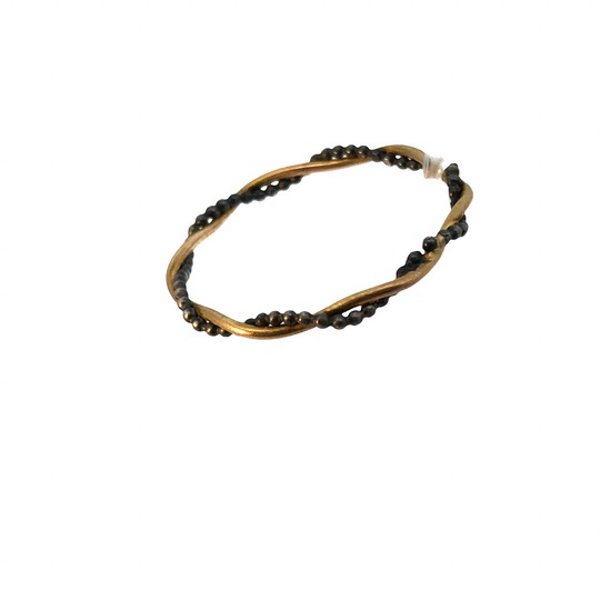 Der Ring Kordel, S.925 oxyd. + G.750, Modellnummer 9/51221/001, ist ein Schmuckst&uuml;ck aus Sterling-Silber und bietet eine einzigartige oxidierte Optik mit einer Vergoldung aus 750er Gold. Tragen Sie ihn als elegantes Accessoire f&uuml;r besondere Anl&auml;sse oder kombinieren Sie ihn im Alltag mit anderen Schmuckst&uuml;cken f&uuml;r einen modernen Look. Ein echtes Must-Have f&uuml;r Schmuckliebhaber.
