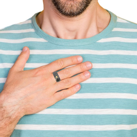 Der Ring Tantal 10mm geh&auml;mmert mit der Modellnummer T/00000/00051287 besteht aus G.750 Gold mit einem Brillanten von 0,03 Karat. Er geh&ouml;rt zur Kategorie JEWEL und ist ein RING in Gr&ouml;&szlig;e 60. Dieser elegante Ring eignet sich perfekt f&uuml;r festliche Anl&auml;sse oder als stilvolles Statement im Alltag. Ideal kombinierbar mit schlichten Outfits.