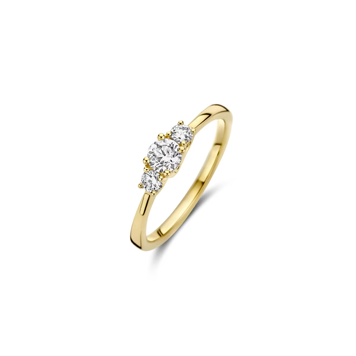 Gemaakt van 14k gecertificeerd gerecycled goud met een lab grown diamant. Deze gouden Lab Diamonds ring is uitgevoerd in glanzend gepolijst geel goud en voorzien van 3 briljant geslepen Lab grown diamanten van in gewicht totaal 0.50ct en de stenen zijn bij elkaar 9,8 mm breed. Wanneer je de ring op zichzelf draagt, geeft de ring een elegante en vrouwelijke uitstraling.