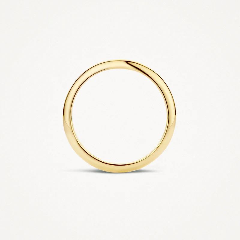 Deze simpele, gladde ring van 14k geelgoud heeft een stijlvol recht design. De band is 2 mm breed. Goed te mixen en matchen met andere ringen uit onze collectie.