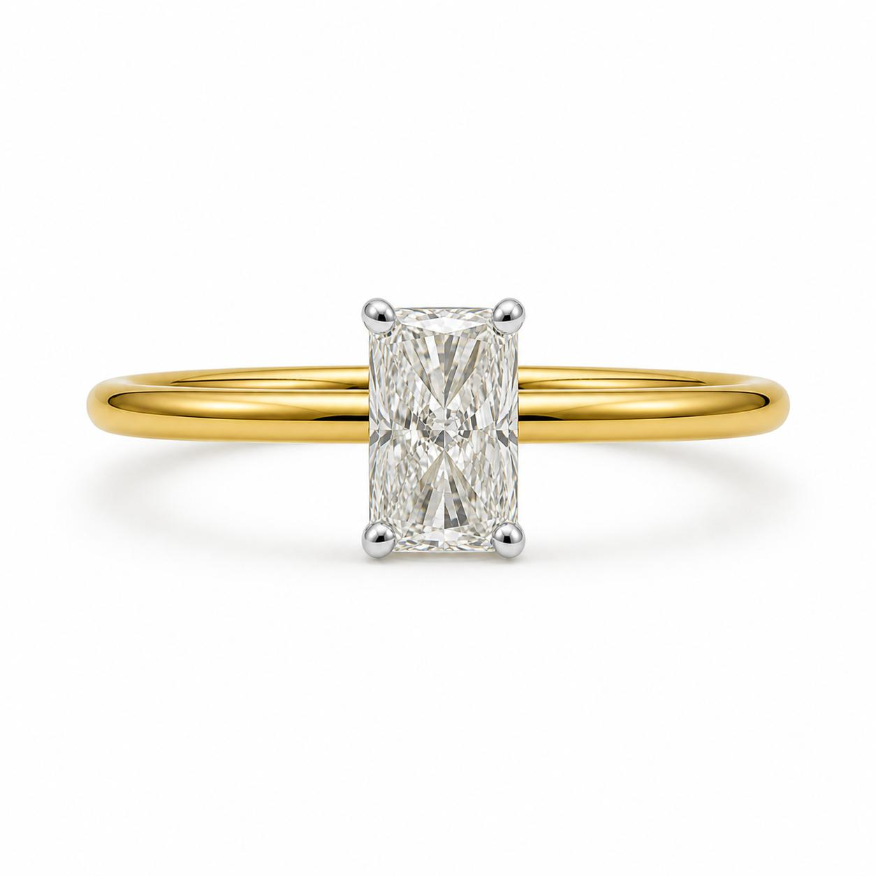 De 18 karaat geelgouden ring beschikt over een 1.00 ct lab-grown radiant diamant, IGI gecertificeerd met kleur E en zuiverheid VS1, met hiddin halo. Perfect voor verlovingsgelegenheden. Draag deze elegante ring als statement juweel op een speciale dag of als dagelijks symbool van liefde.