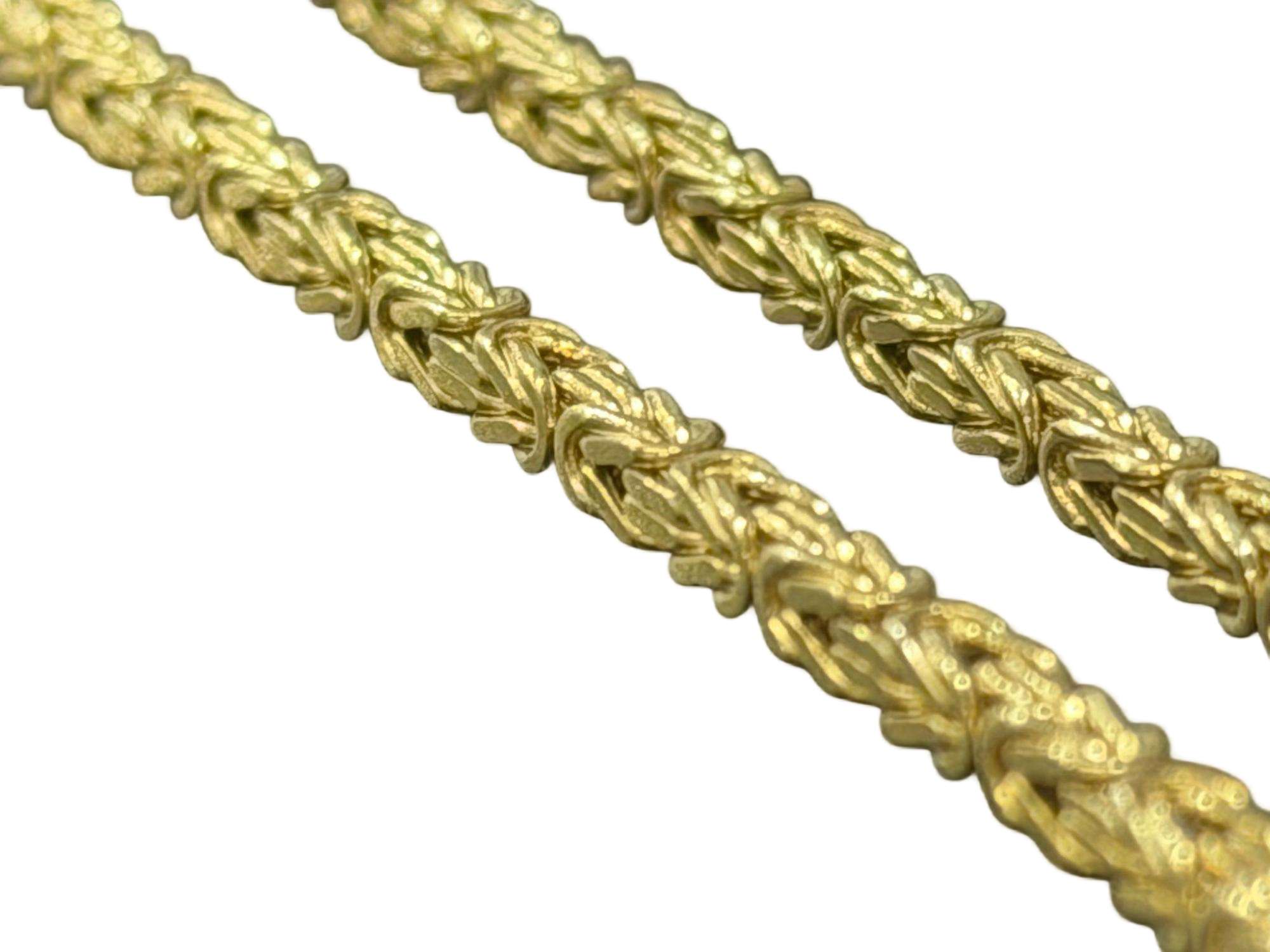 De gouden koningsketting 14kt, modelnummer BREA-RDL-0002602, is een prachtige ketting van 14 karaat goud met een glanzende afwerking. Deze halsketting weegt 26,6 gram, heeft een breedte van 2,8 mm en een lengte van 600 mm. Ideaal om solo te dragen voor een verfijnde uitstraling of te combineren met andere sieraden voor een chic effect.