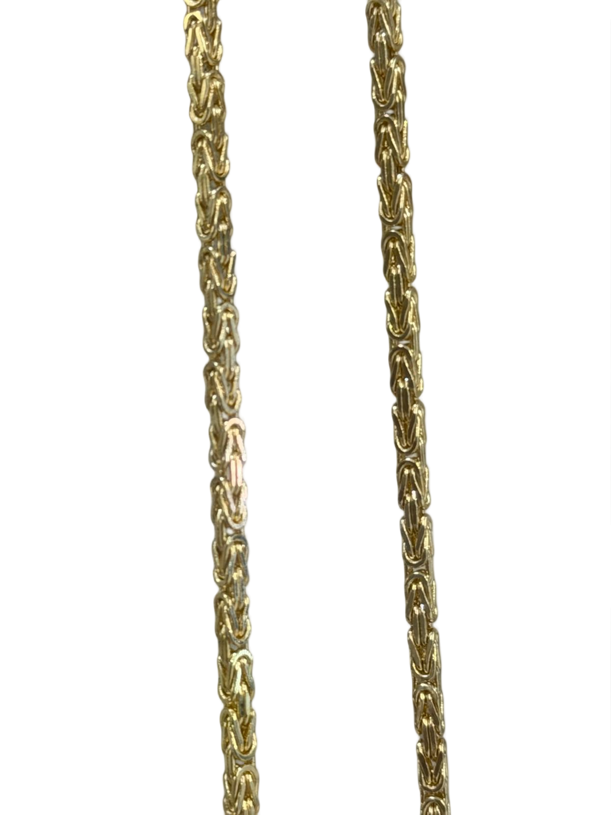 Deze prachtige gouden ketting (modelnummer 000132) van 14 karaat goud weegt 18,14 gram en heeft een lengte van 60 cm en een breedte van 2,3 mm. Draag deze elegante halsketting bij elke gelegenheid om een vleugje luxe toe te voegen aan je outfit. Perfect als statement piece of om subtiel te combineren met andere sieraden.