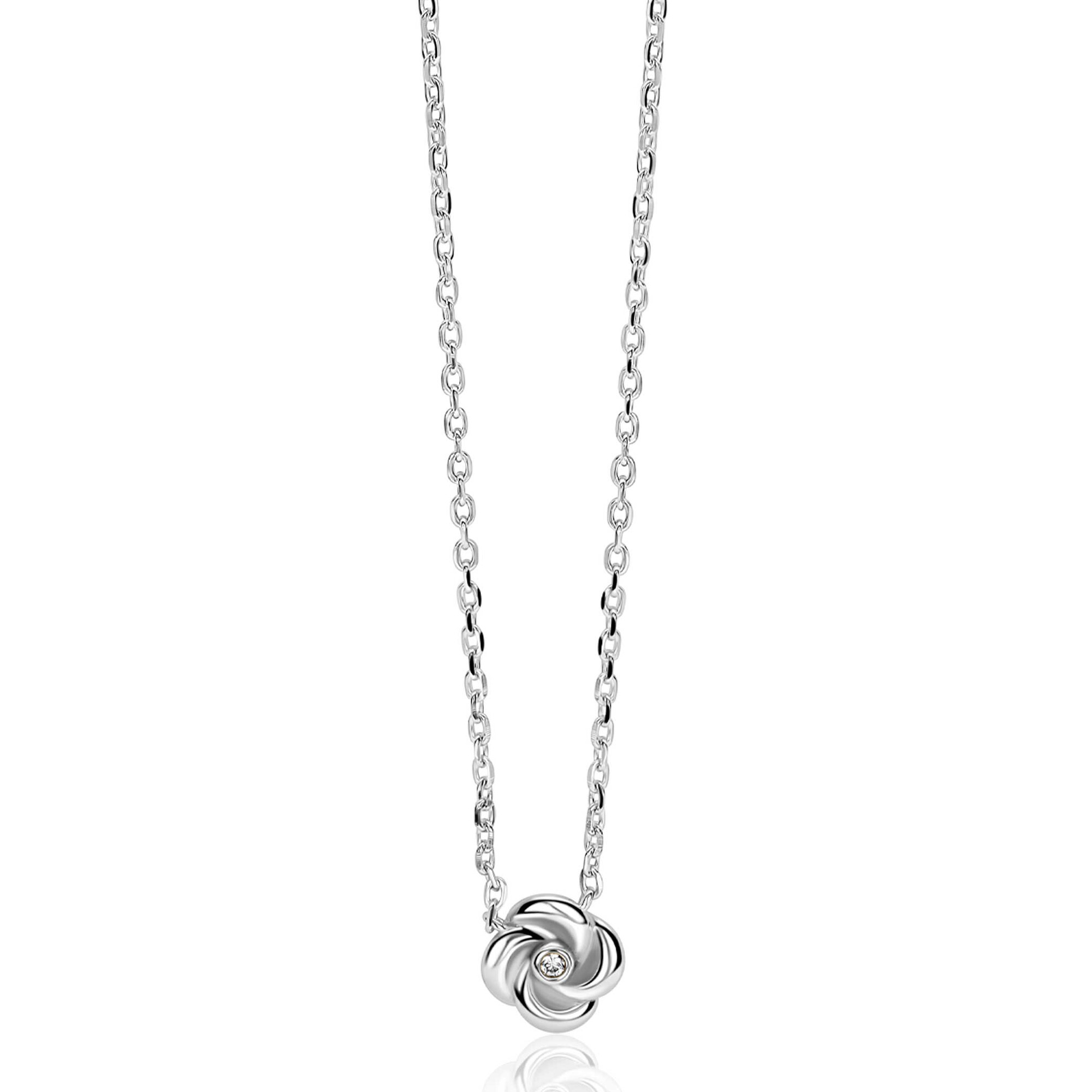 De ZINZI zilveren ketting met hanger in roosdesign (9mm) is een prachtige aanvulling op elke outfit. De hanger is ingelegd met een schitterende witte zirkonia in het midden. Gemaakt van 925 sterling zilver, meet deze ketting 42-45 cm. Draag dit sieraad als een elegant statementstuk bij zowel dagelijkse als avondkleding voor een verfijnde look.