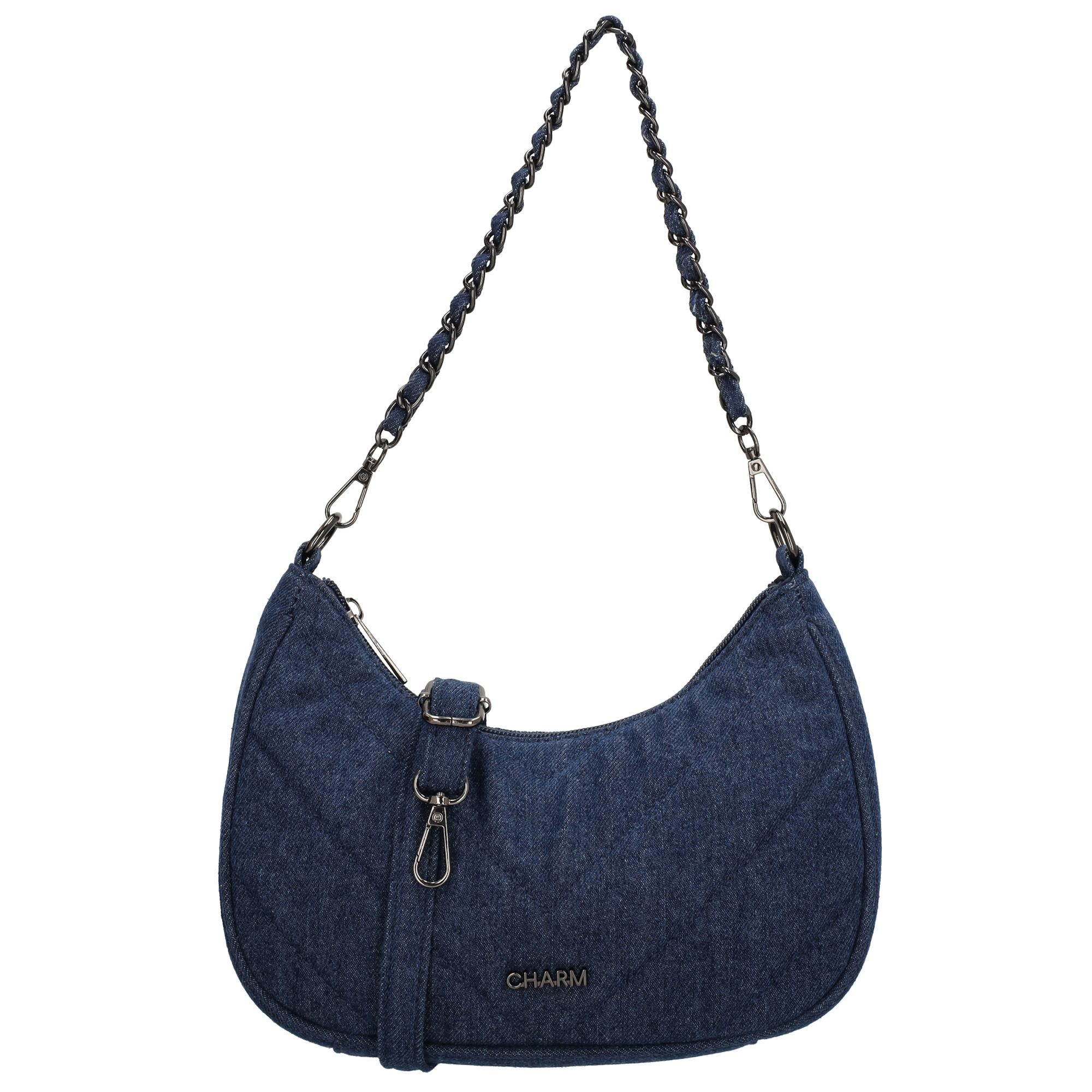 De Charm London Hollywood schoudertas is een elegante en veelzijdige tas, gemaakt van lichtgewicht katoenmateriaal. Dit maakt de tas comfortabel voor dagelijks gebruik. De korte schouderketting, verweven met stof, geeft een luxe uitstraling en is afneembaar. Daarnaast biedt de lange, verstelbare en afneembare schouderband extra draagopties, zodat je de tas op verschillende manieren kunt dragen.

De binnenkant is praktisch ingedeeld met een telefoonvak en een ritsvak, zodat je jouw essentials georganiseerd kunt opbergen. Aan de achterkant bevindt zich een extra ritsvak, ideaal voor spullen die je snel bij de hand wilt hebben. De tas sluit veilig af met een rits, zodat je spullen goed beschermd blijven.

Kenmerken:

Gemaakt van lichtgewicht katoenmateriaal
Afneembare korte ketting met verweven stof
Verstelbare en afneembare lange schouderband
Binnenvak met rits en speciaal telefoonvak
Achterritsvak voor extra opbergruimte