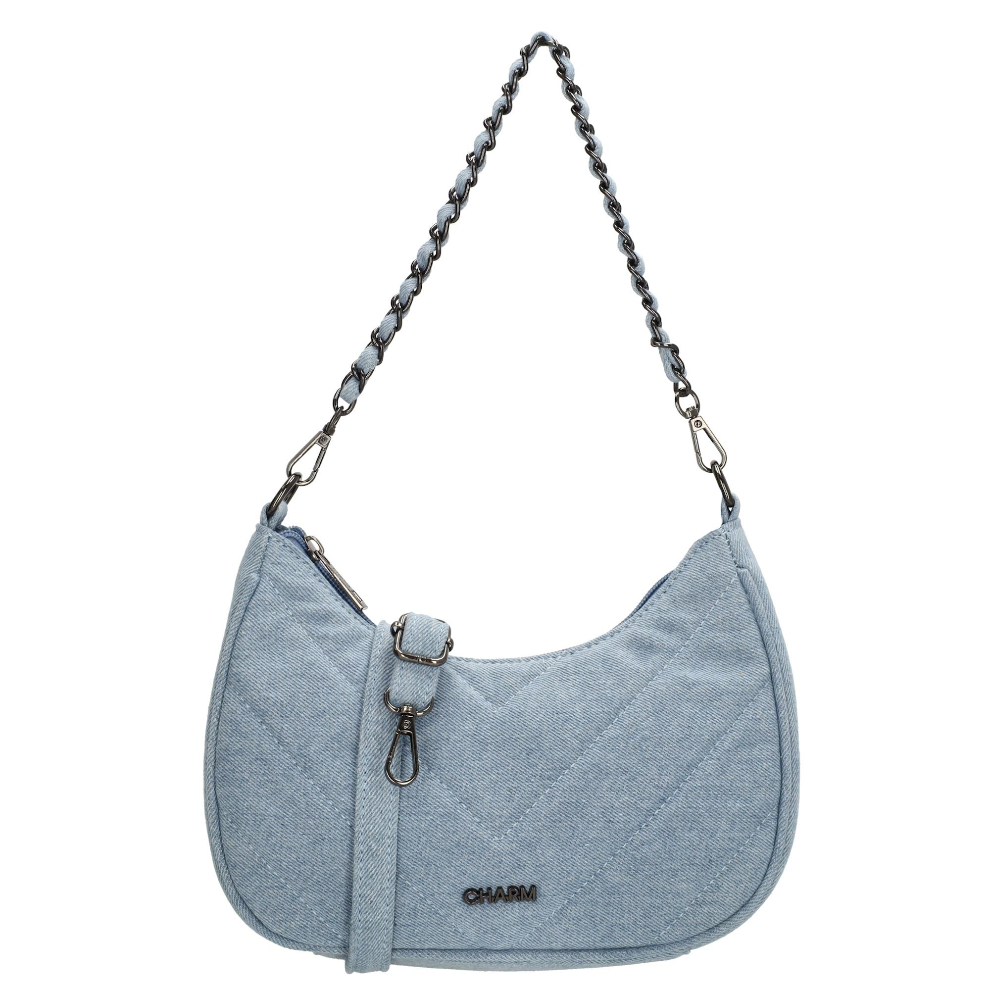 De Charm London Hollywood schoudertas is een elegante en veelzijdige tas, gemaakt van lichtgewicht katoenmateriaal. Dit maakt de tas comfortabel voor dagelijks gebruik. De korte schouderketting, verweven met stof, geeft een luxe uitstraling en is afneembaar. Daarnaast biedt de lange, verstelbare en afneembare schouderband extra draagopties, zodat je de tas op verschillende manieren kunt dragen.

De binnenkant is praktisch ingedeeld met een telefoonvak en een ritsvak, zodat je jouw essentials georganiseerd kunt opbergen. Aan de achterkant bevindt zich een extra ritsvak, ideaal voor spullen die je snel bij de hand wilt hebben. De tas sluit veilig af met een rits, zodat je spullen goed beschermd blijven.

Kenmerken:

Gemaakt van lichtgewicht katoenmateriaal
Afneembare korte ketting met verweven stof
Verstelbare en afneembare lange schouderband
Binnenvak met rits en speciaal telefoonvak
Achterritsvak voor extra opbergruimte