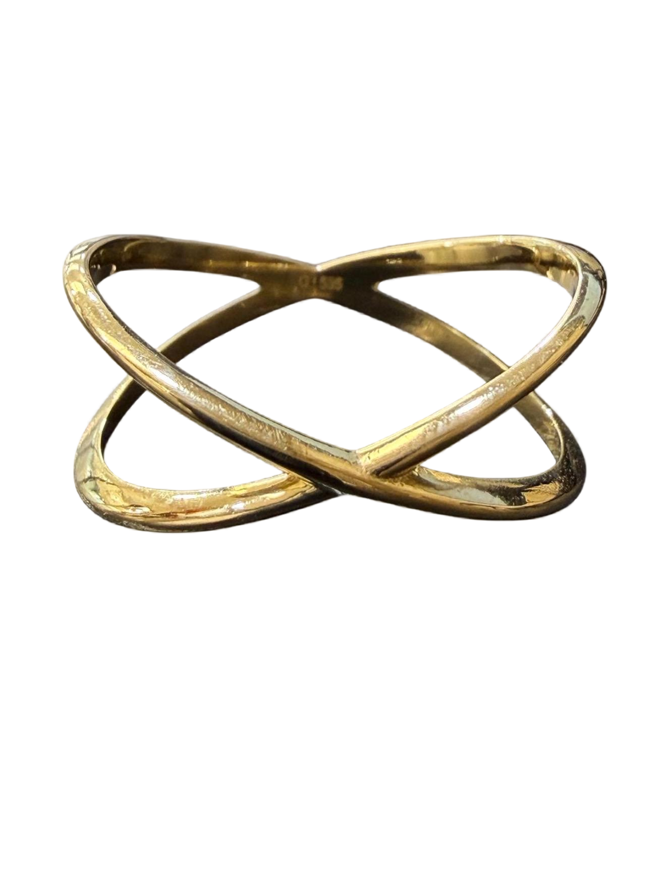 Deze gouden ring van 14 karaat (modelnummer 000171) is een elegante toevoeging aan uw sieradencollectie. Met een maat van 57, straalt de goudkleurige ring verfijning en klasse uit. Perfect voor dagelijks gebruik of speciale gelegenheden. Draag het als een statement stuk of combineer met andere sieraden voor een gelaagde look.