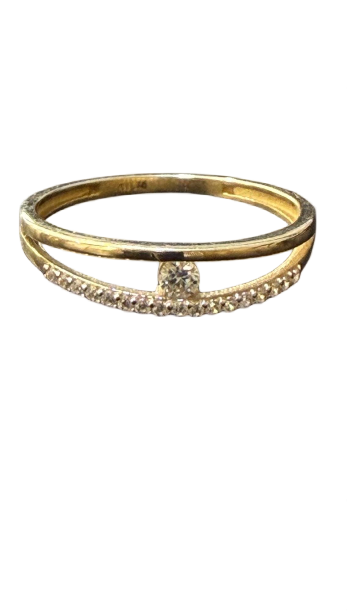 Dit product, modelnummer 000167, is een prachtig juweel van een onbekend merk. Het is goudgekleurd en gemaakt van 14-karaats goud. De ringmaat is 54. Dit elegante sieraad is perfect om elke outfit te verfraaien. Draag het als een opvallend accessoire bij formele gelegenheden of om een casual look te verlevendigen.