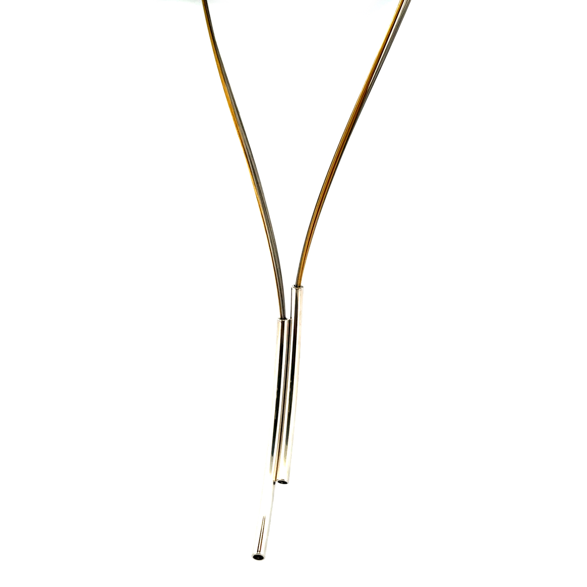 Voel je uniek met onze prachtige Charmish ketting.
Deze ketting kan je op meerdere manieren dragen zodat jij voor elke gelegenheid weer een nieuwe look kan dragen. De hanger is tevens de sluiting en valt magnetisch in elkaar, je hebt hierdoor geen sluiting in je nek. Super makkelijk en praktisch, een echte aanrader.

Maak een afspraak en kom deze vlotte en sportieve ketting passen! Of bestel haar gelijk, dan sturen we deze mooi verpakt naar je toe.
