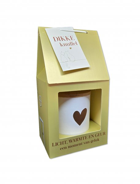 Het product "Kaarshuisje Goud Dikke Knuffel" met modelnummer 23000909009 valt onder de categorie "TOYS_HOBBY_PARTY". Het is een decoratief kaarshuisje met een warme gouden tint, perfect voor het cre&euml;ren van een gezellige sfeer. Combineer het met andere decoratieve elementen voor een uitnodigende setting. Ideaal als cadeau of voor eigen gebruik bij feestelijke gelegenheden.