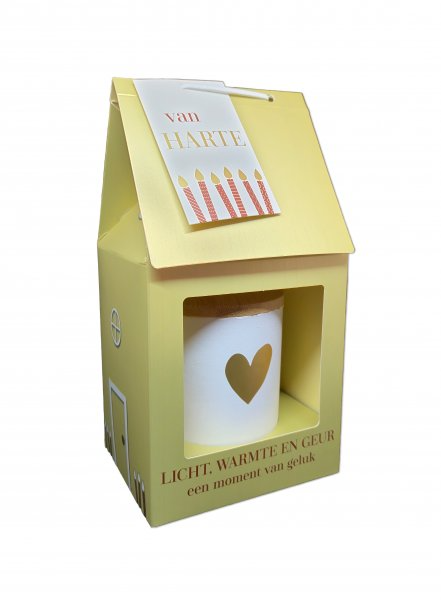 Het Kaarshuisje Goud van harte, modelnummer 23000902002, is een elegant en feestelijk decoratief item binnen de categorie SPEELGOED_HOBBY_FEEST. Ideaal voor speciale gelegenheden, straalt het een warme gloed uit. Plaats het op een centrale plek zoals een tafel of schouw voor optimale sfeer. Combineer met andere feestelijke decoraties voor een betoverende ambiance.