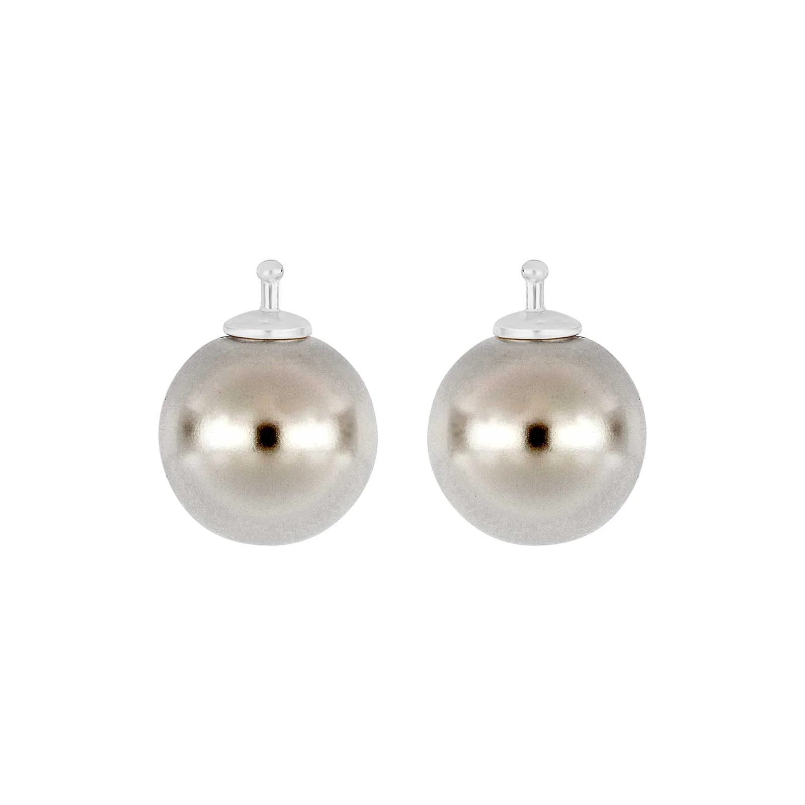 De Heide Heinzendorff hangers, zijn Mallorca parels 12mm. Het is een elegante toevoeging aan elke sieradencollectie. Draag deze prachtige hangers om een vleugje verfijning aan uw outfit toe te voegen. Perfect voor zowel dagelijkse als feestelijke gelegenheden. De hangers moeten gecombineerd worden met bijpassende oorringen.