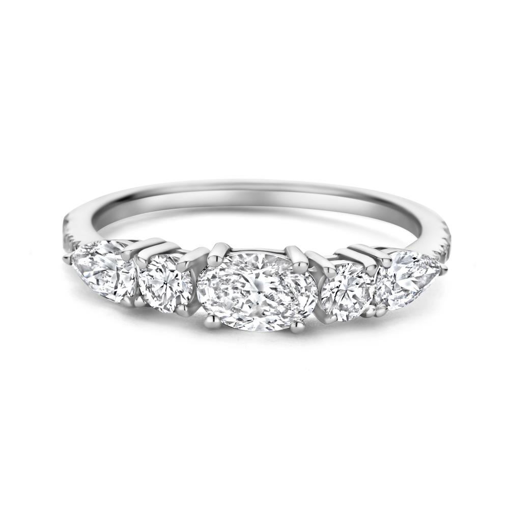Zilveren ring met labgrown diamanten totaal  0,83 caraat. Een prachtige ring om een aanzoek mee te doen. Maar ook een tijdloze klassieker voor een betaalbare prijs. Maat 54