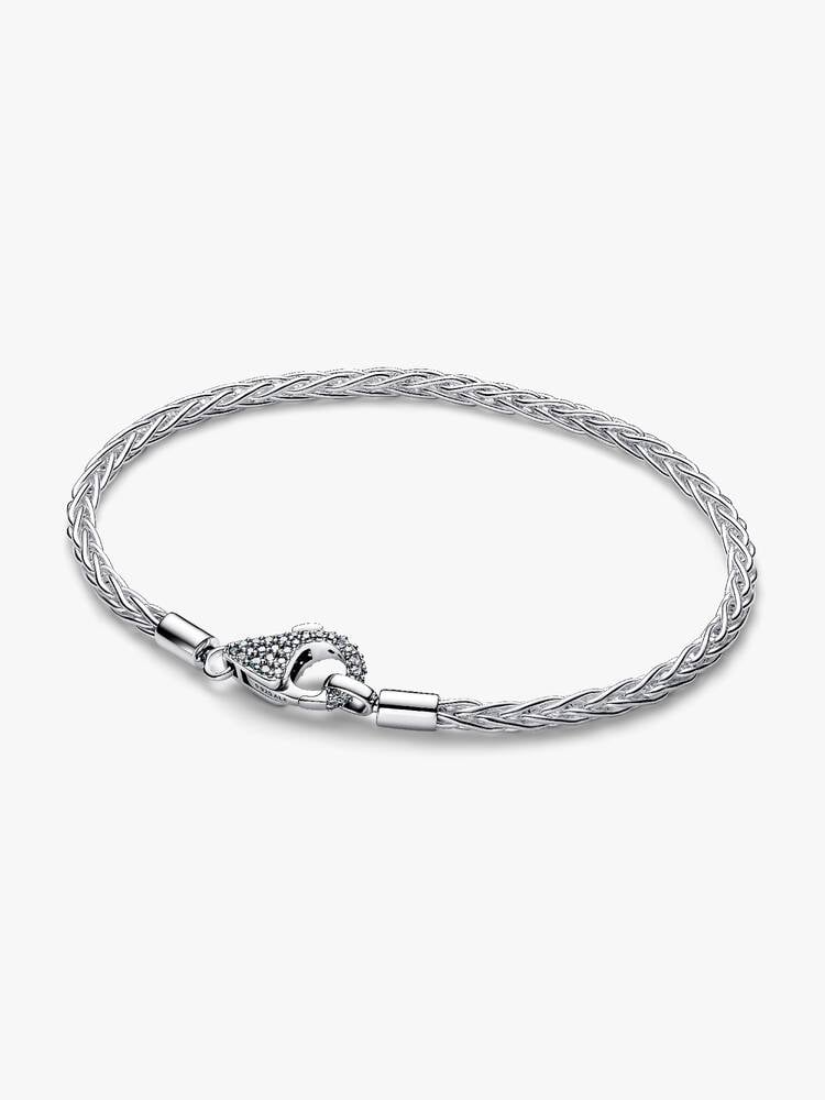Cre&euml;er een kettingreactie Onze sterlingzilveren pav&eacute;-armband sprankelt met stenen en heeft een dubbele rij foxtail-ketting voor een touwachtige look &ndash; een frisse kijk op onze iconische snake chain-bedelarmband.
