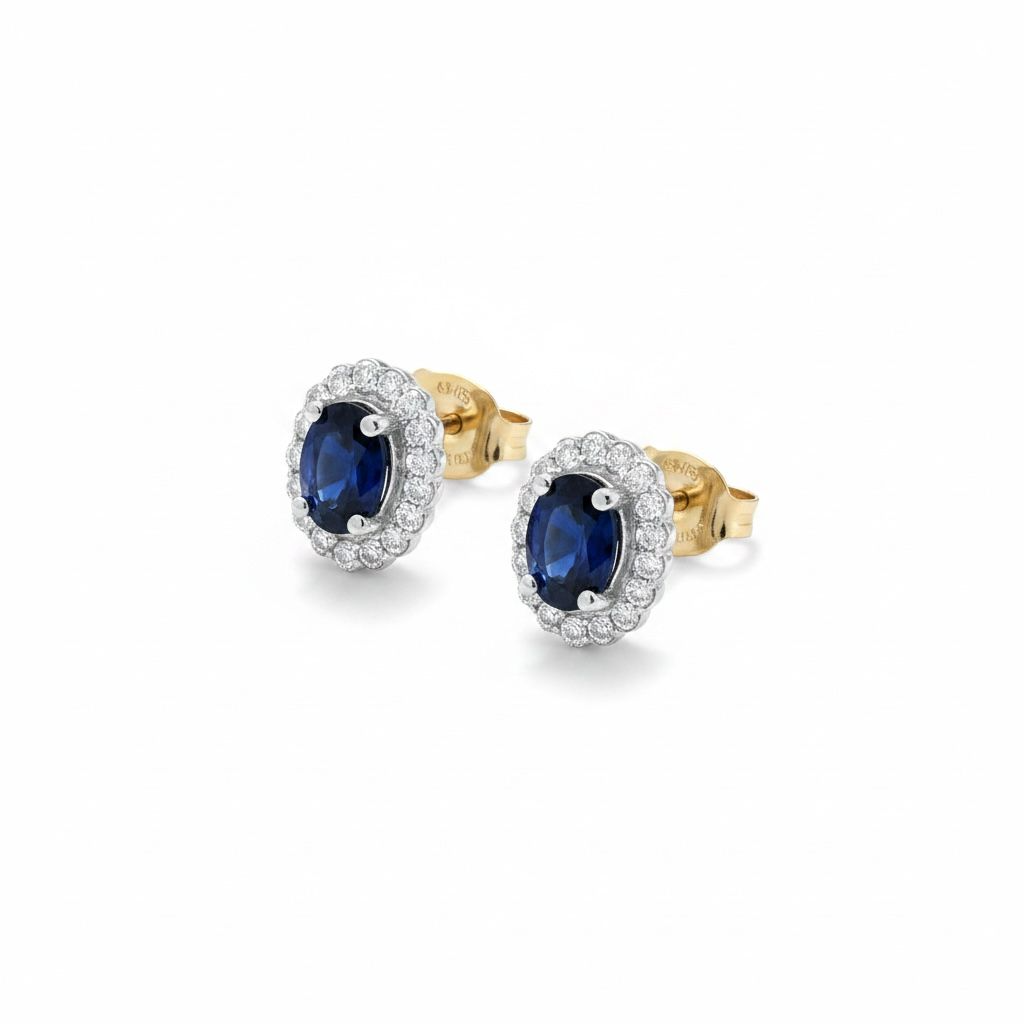 14 karaat bicolor oorstekers met totaal 32 briljant geslepen diamanten van totaal 0.09 caraat en 2 ovale saffier van 3x4 mm