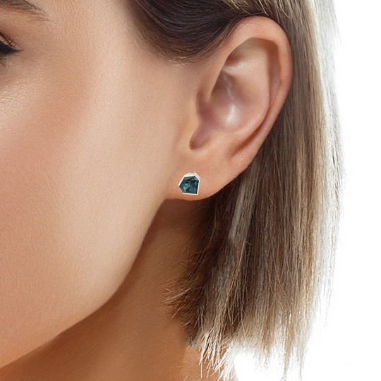 Topas Ohrstecker Silber,  sind elegante Schmuckst&uuml;cke. Diese Steckerohrringe zeichnen sich durch farbige Steine aus und geh&ouml;ren zur Kategorie Schmuck. Sie erg&auml;nzen perfekt klassische und moderne Outfits. Tragen Sie sie zu formellen Anl&auml;ssen oder f&uuml;r einen Hauch von Eleganz im Alltag. Ideal als Geschenk oder f&uuml;r den pers&ouml;nlichen Gebrauch.