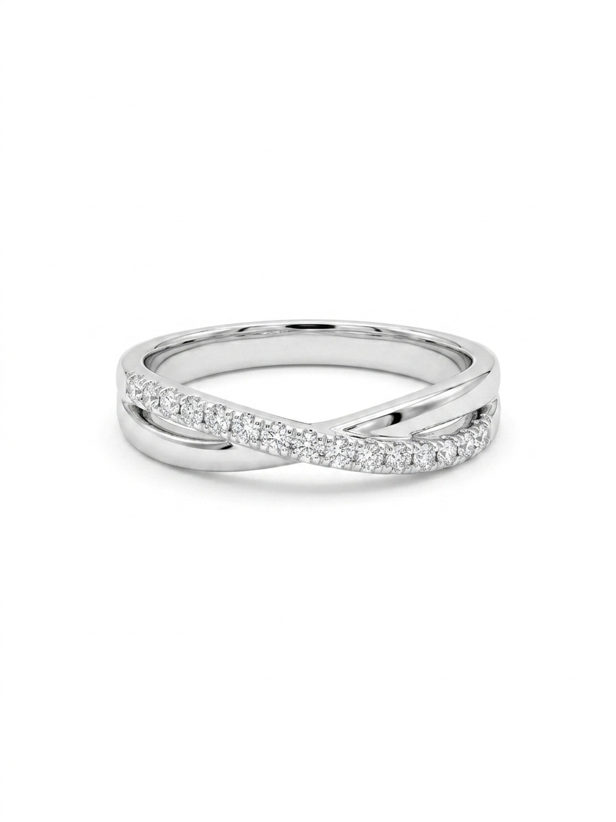 Deze prachtige 14 karaat witgouden ring, modelnummer RE13909, is voorzien van 0.21 karaat briljant geslepen diamanten. De ring is maat 54, heeft een elegante crossover-stijl en straalt verfijning uit. Draag deze ring als een opvallend sieraad bij elke outfit, perfect voor zowel dagelijks gebruik als speciale gelegenheden. Een echte must-have voor elke juwelenliefhebber!