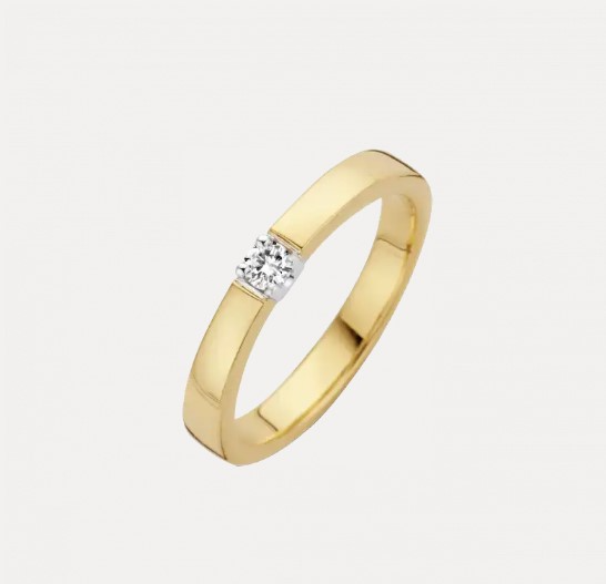 14 KARAAT BICOLOR GEEL MET WITGOUDEN MEMOIRE RING MET 1 BRILJANT VAN 0.02 CRT.
1 prachtige briljant in de MEMOIRE ring, draagbaar elegant en schitterend, door de lage zetting bijna onverwoestbaar, heel mooi alleen te dragen of in combinatie met aanschuifringen. Je kunt je Memoire ring completeren door er een set van te maken met hanger, half-creool, creool en zelfs een armband.