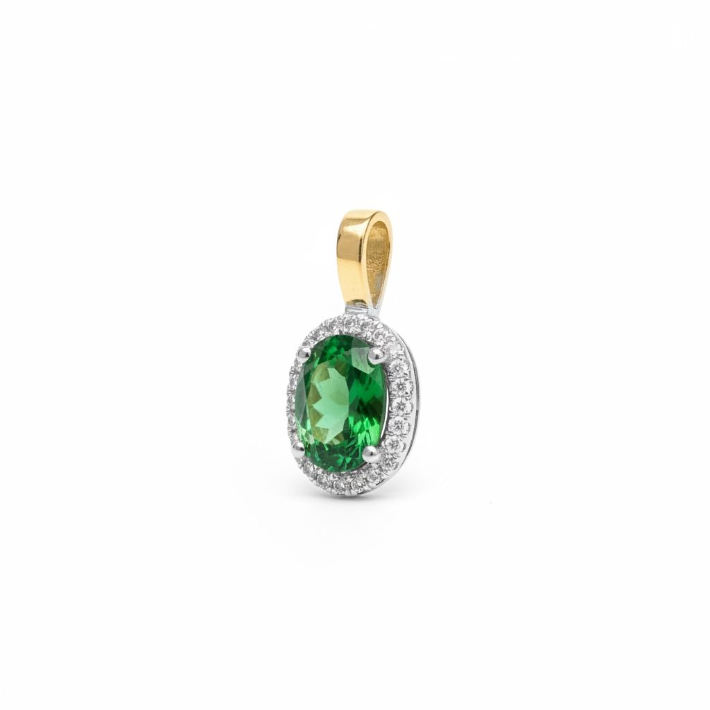 14 karaat bicolor hanger met 25 briljant geslepen diamanten van totaal 0.07 caraat en een tsavoriet van 5x7 mm.