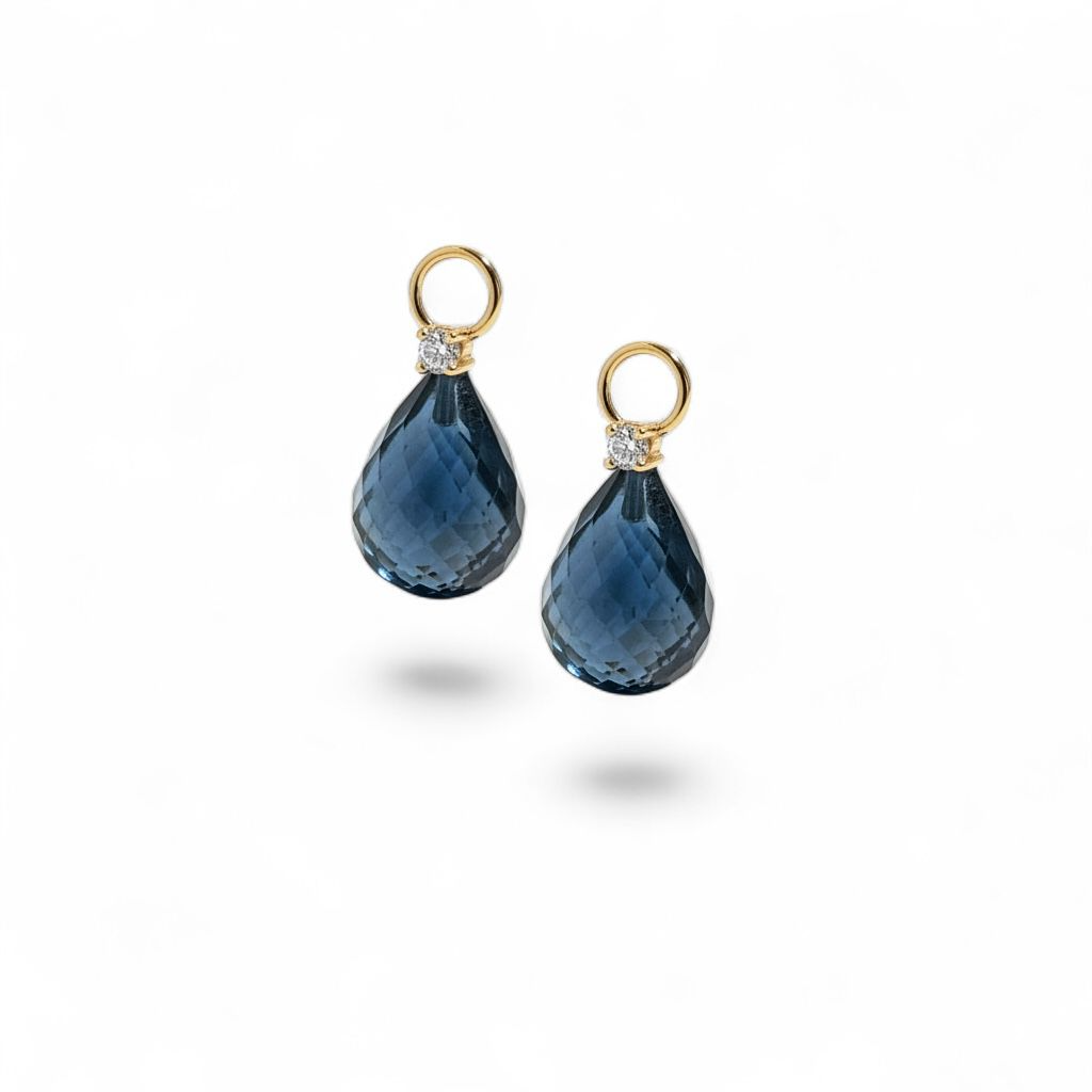 14 karaats geelgouden aanhangers met briljant geslepen diamant van totaal 0.09 caraat en een topaas van 9x11 mm.

Deze aanhangers worden aan een creool gehangen.