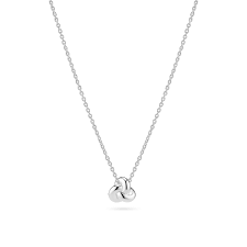 De ketting is in zilver met als hanger een knoop uit de reeks Omperia Piccolo