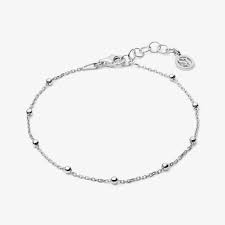 De armband is uit de reeks Sfere en is in zilver met tussenin kleine zilveren bolletjes.

