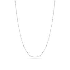 De ketting is uit de reeks Sfere en is in zilver met ertussen zilver bolletjes