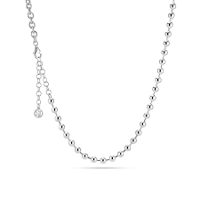 De ketting is uit zilver met bolletjes uit de reeks Bormio