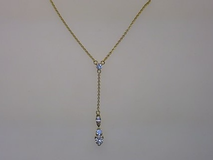 Das Collier Silbervergoldet 925 mit Zirkonia, Modellnummer 26-372, ist eine elegante Halskette aus hochwertigem Silber mit Vergoldung. Die L&auml;nge betr&auml;gt 45 cm. Tragen Sie dieses Schmuckst&uuml;ck f&uuml;r besondere Anl&auml;sse oder um einem Alltagsoutfit einen Hauch von Eleganz zu verleihen. Ideal in Kombination mit passenden Ohrringen und einem schlichten Kleid.