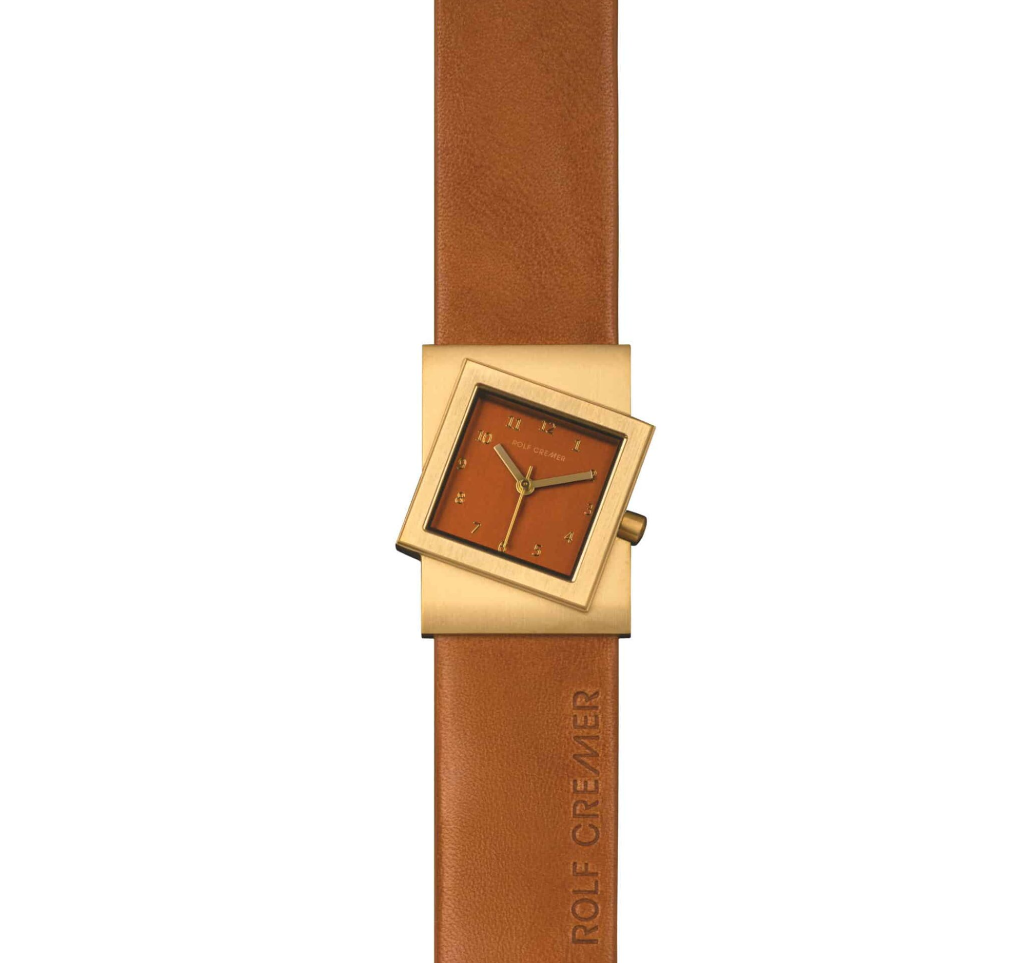 De Rolf Cremer Turn S is een horloge met een uitgesproken vormgeving. De bijzondere gedraaide kast, warme bruine leren band en wijzerplaat in diepe cognactint geven dit model een eigen karakter.

Rolf Cremer staat sinds 1989 bekend om eigentijdse horloges met verrassende vormen en kleurcombinaties. Dit model is een mooi voorbeeld van die herkenbare ontwerpstijl.

Bekijk dit horloge online of kom langs in onze winkel. Dat kan natuurlijk ook om de andere varianten van Rolf Cremer te bekijken.