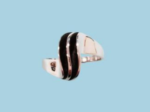 Zilveren ring met golf motief Mt 18,5 Geoxideerd. Bijpassende oorbellen en Choker