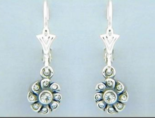 Zilveren kleine oorhangers met bloem motief en Swarovski kristallen