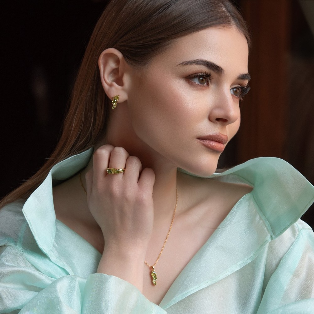 Ketting verguld zilver merk Marcello Pane met groen zirc hanger