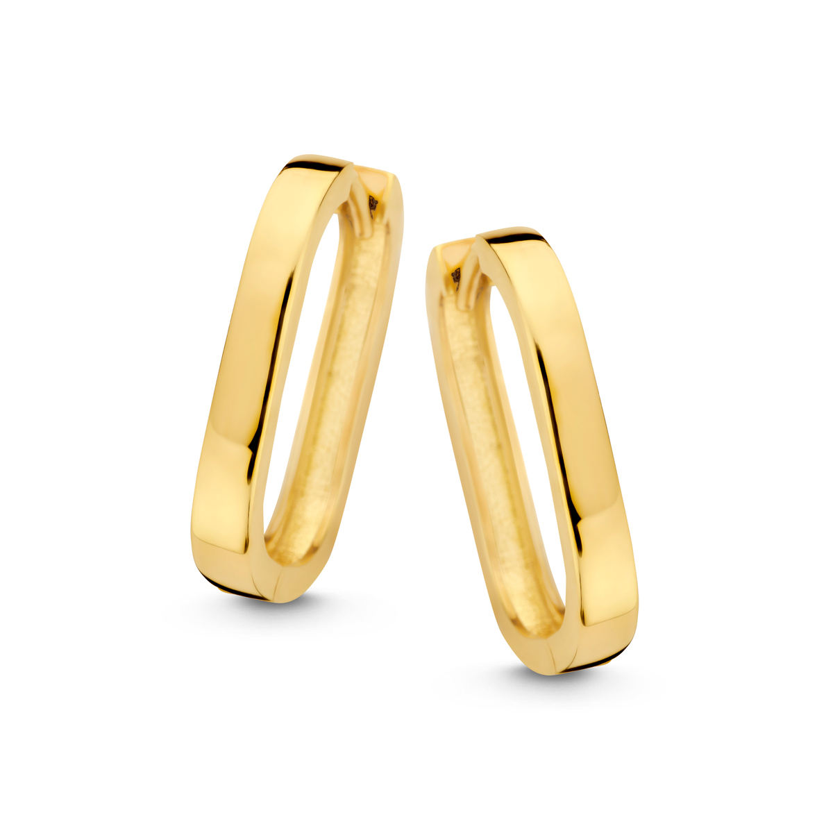 De Naiomy Verguld Zilveren Creolen N4I73 zijn stijlvolle oorbellen met een goudkleurige afwerking, gemaakt van nikkelvrij 925 sterling zilver. Met een doorsnede van 19,5 mm en een gewicht van 2 gram zijn ze perfect voor dagelijks gebruik of speciale gelegenheden. Draag ze bij opgestoken haar voor een elegante uitstraling en om de creolen goed zichtbaar te maken.