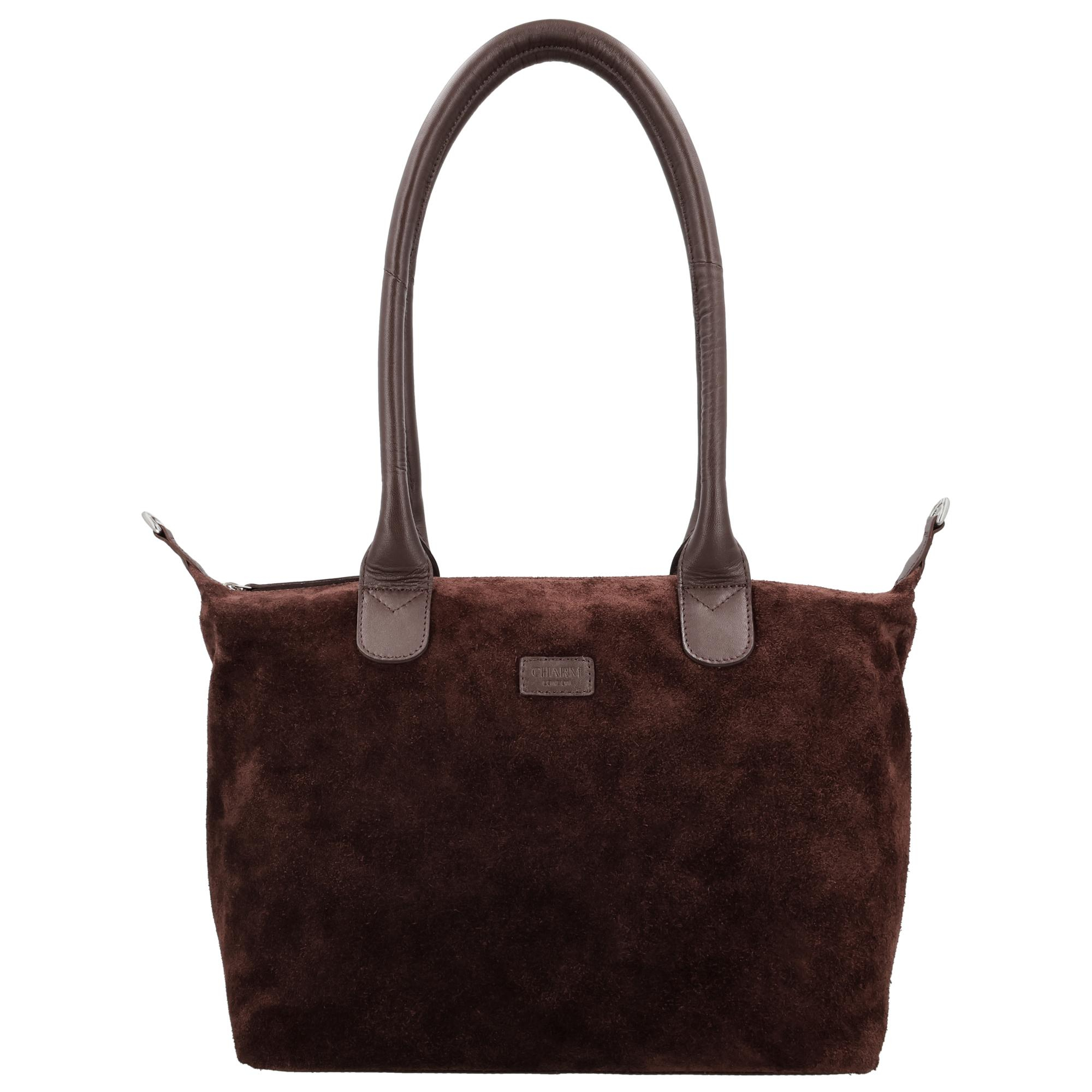 De Charm London Buckingham Royale Shopper is een elegante en luxe tas met een zachte su&egrave;de look, prachtig afgewerkt met leren details. De shopper sluit met een rits zodat je je spullen veilig opbergt en de tas een nette, stijlvolle uitstraling behoudt. Binnenin vind je twee insteekvakken en een ritsvak waarmee je je essentials overzichtelijk meeneemt.

Aan de achterkant zit een extra ritsvak voor items die je snel wilt pakken. Dankzij de lange afneembare en verstelbare schouderband draag je de shopper op de manier die jij prettig vindt, in de hand, over de schouder of crossbody.

Kenmerken:


&bull; Luxe shopper met su&egrave;de look
&bull; Afgewerkt met leren details
&bull; Sluiting met ritssluiting
&bull; Twee insteekvakken aan de binnenkant
&bull; Binnenvak met rits
&bull; Achterritsvak
&bull; Lange afneembare en verstelbare schouderband