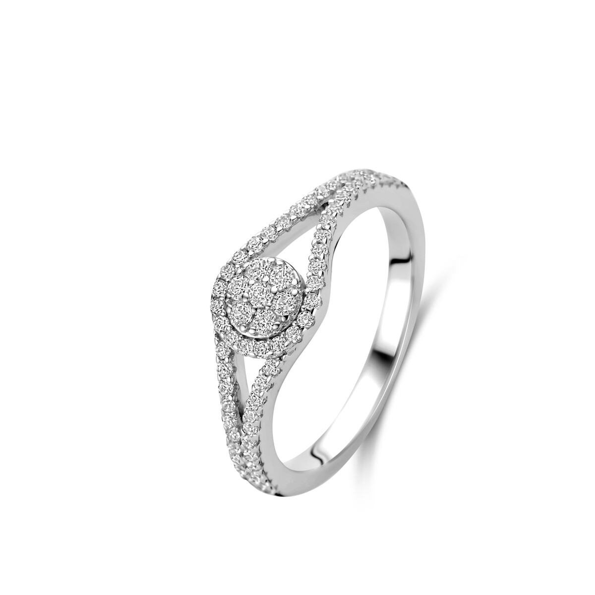 De Naiomy Zilveren Ring met Zirkonia, modelnummer N4P73/54, is een prachtige zilveren ring in maat 54. Deze nikkelvrije ring is gemaakt van 925 sterling zilver en weegt 2,6 gram. De zilverkleurige zirkonia's geven een elegante uitstraling. Draag deze ring solo voor een subtiele look of combineer met andere sieraden voor meer glamour.