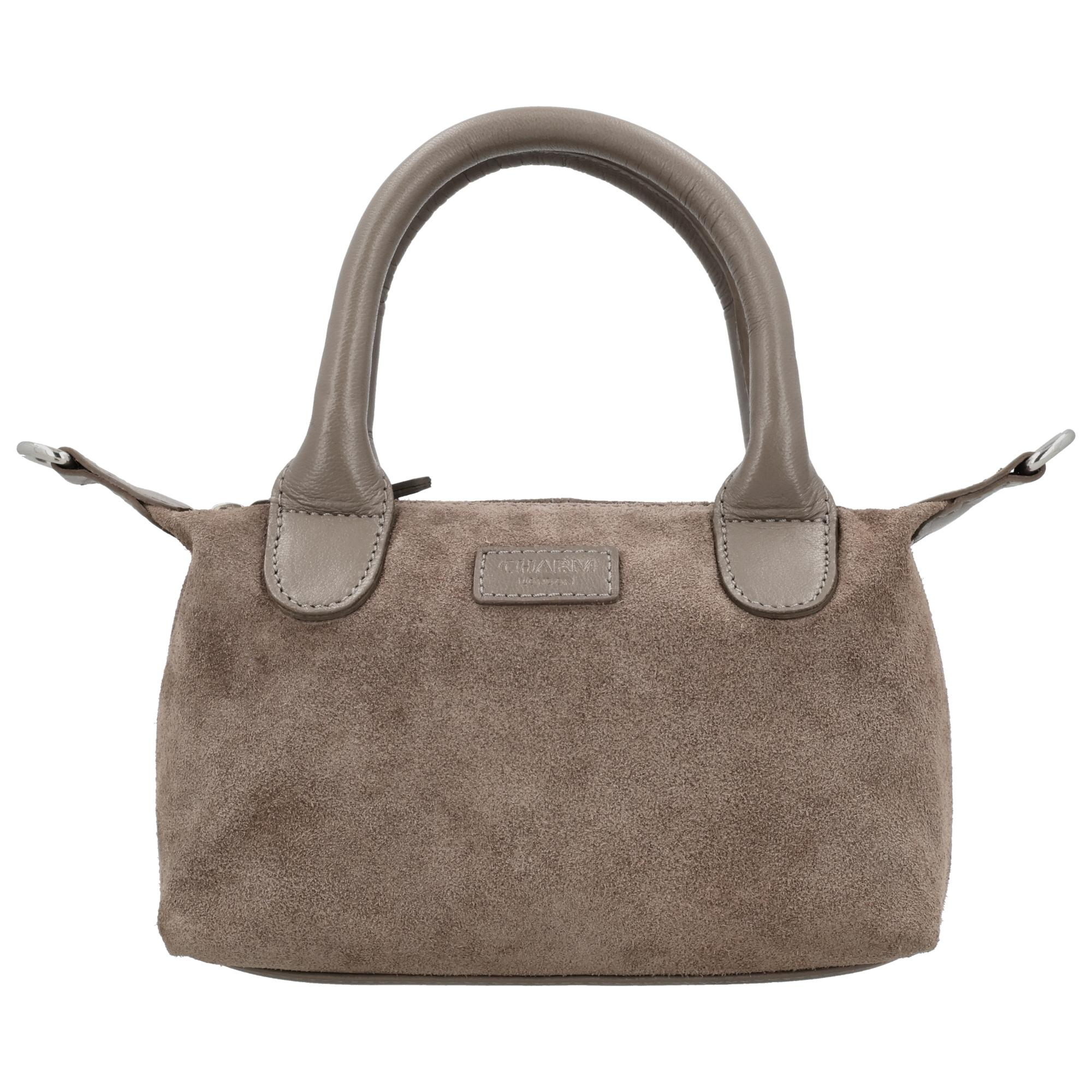 De Charm London Buckingham Royale Handtas is een elegante en luxe tas met een zachte su&egrave;de look, prachtig afgewerkt met leren details. De tas sluit met een rits zodat je je spullen veilig opbergt en de stijlvolle uitstraling behouden blijft. Binnenin vind je een ritsvak waarmee je je essentials netjes organiseert.

De handtas wordt geleverd met een verstelbare en afneembare schouderband waardoor je haar zowel in de hand, over de schouder als crossbody draagt. Het compacte, luxe ontwerp maakt deze tas ideaal voor dagelijks gebruik of een chique gelegenheid.

Kenmerken:


&bull; Luxe handtas met su&egrave;de look
&bull; Afgewerkt met leren details
&bull; Sluiting met ritssluiting
&bull; Binnenvak met rits
&bull; Verstelbare en afneembare schouderband