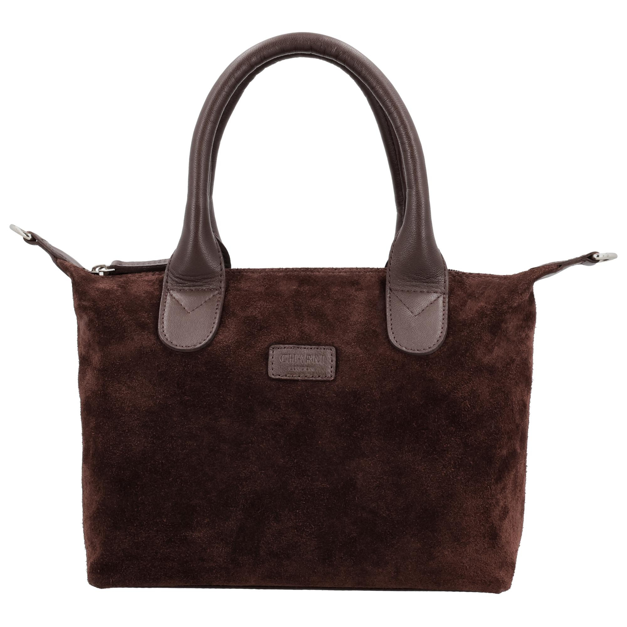 De Charm London Buckingham Royale Handtas is een elegante en luxe tas van su&egrave;de, mooi afgewerkt met leren details. De tas sluit met een rits zodat je je spullen veilig opbergt en de stijlvolle uitstraling behouden blijft. Binnenin vind je een ritsvak waarmee je je essentials netjes en overzichtelijk meeneemt.

De handtas wordt geleverd met een verstelbare en afneembare schouderband waardoor je haar zowel in de hand, over de schouder als crossbody kunt dragen. Het compacte en chique ontwerp maakt deze tas ideaal voor dagelijks gebruik of een speciale gelegenheid.

Kenmerken:


&bull; Luxe handtas van su&egrave;de
&bull; Afgewerkt met leer
&bull; Sluiting met ritssluiting
&bull; Binnenvak met rits
&bull; Verstelbare en afneembare schouderband