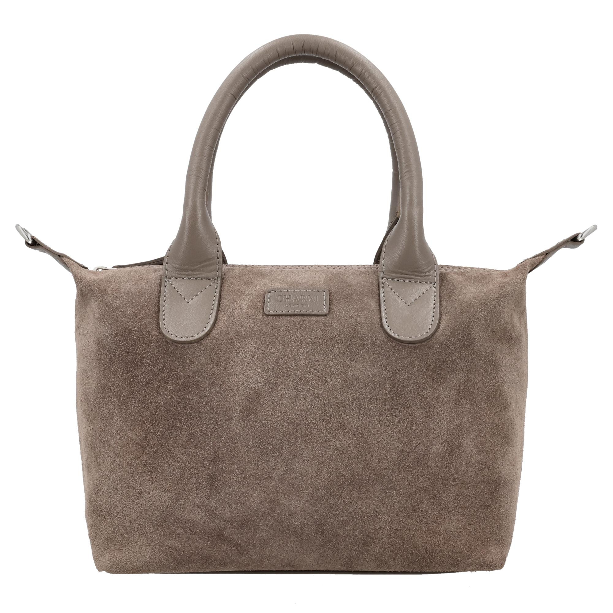 De Charm London Buckingham Royale Handtas is een elegante en luxe tas van su&egrave;de, mooi afgewerkt met leren details. De tas sluit met een rits zodat je je spullen veilig opbergt en de stijlvolle uitstraling behouden blijft. Binnenin vind je een ritsvak waarmee je je essentials netjes en overzichtelijk meeneemt.

De handtas wordt geleverd met een verstelbare en afneembare schouderband waardoor je haar zowel in de hand, over de schouder als crossbody kunt dragen. Het compacte en chique ontwerp maakt deze tas ideaal voor dagelijks gebruik of een speciale gelegenheid.

Kenmerken:


&bull; Luxe handtas van su&egrave;de
&bull; Afgewerkt met leer
&bull; Sluiting met ritssluiting
&bull; Binnenvak met rits
&bull; Verstelbare en afneembare schouderband