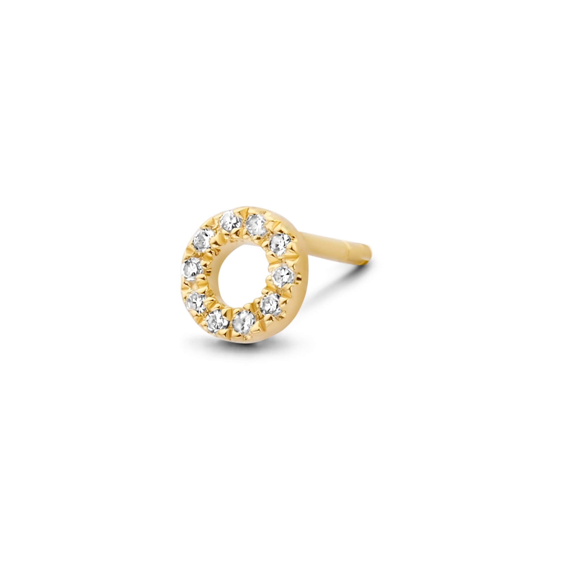 Als je op zoek bent naar iets verfijnds en stijlvol, maar toch heel discreet, dan zijn onze Small Circle of Life oorbellen misschien wel precies wat je zoekt. Elke oorbel is gemaakt van sterling zilver, bezet met 10 witte diamanten en verkrijgbaar in gerhodineerd zilver of 18-karaats geel- of ros&eacute;goud verguld